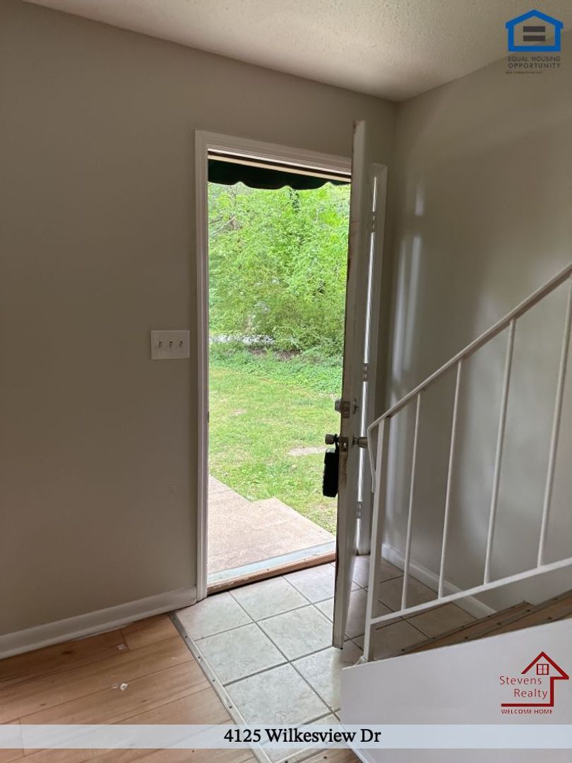 Building Photo - 4125 Wilkesview Dr