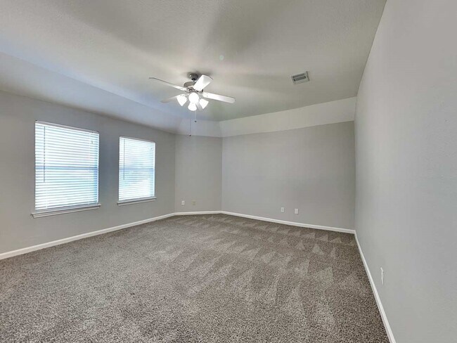 Building Photo - 4522 Lake Halbert Ln