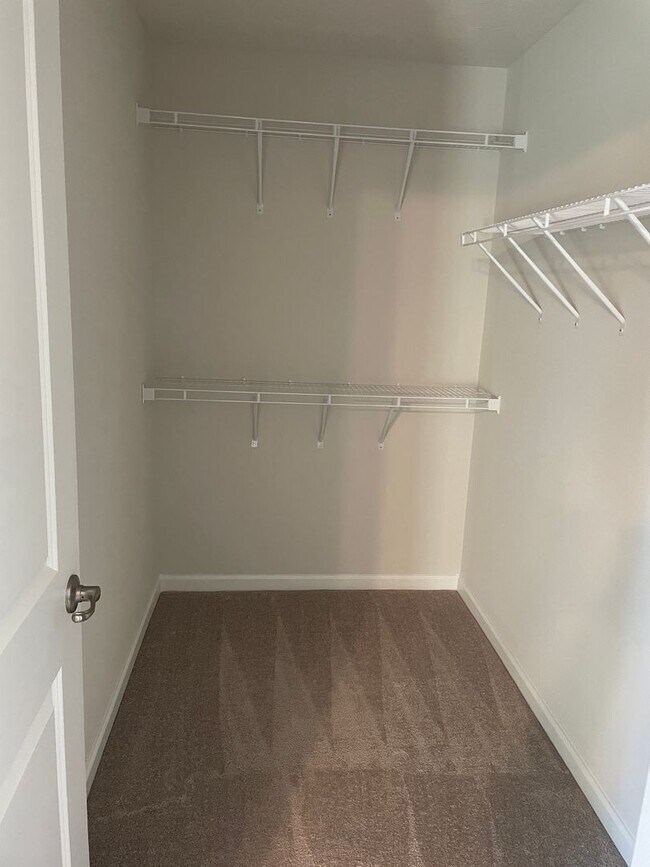 Building Photo - Beautiful 5 bedroom home built in 2022