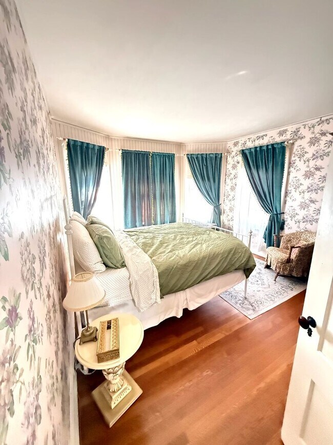 Building Photo - Tranquility on Oxford