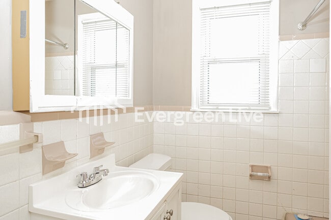 Building Photo - 3216 Teton Dr NW