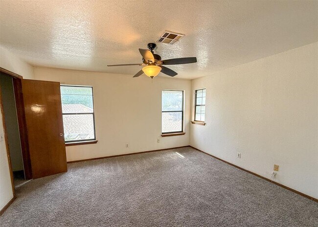 Building Photo - 7019 N Spinnaker Ln