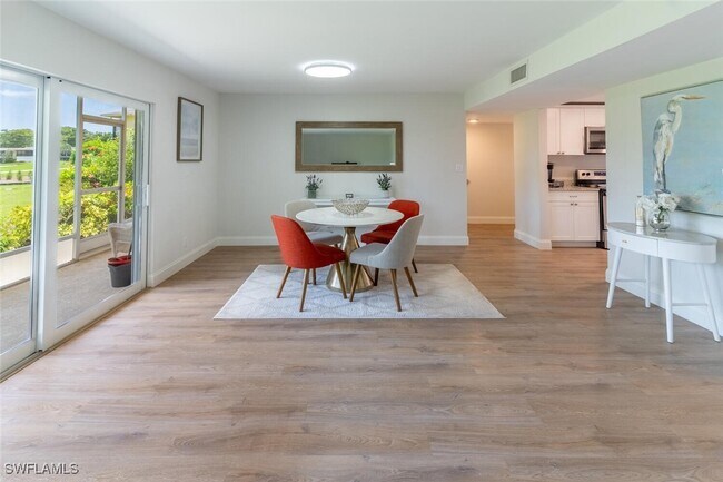 Building Photo - 96 Glades Blvd