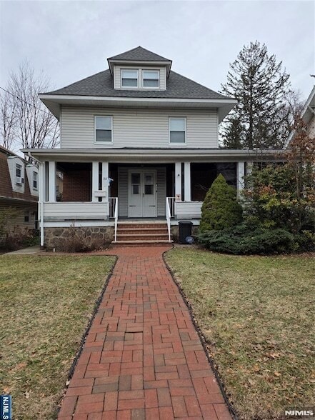Building Photo - 145 Christie St