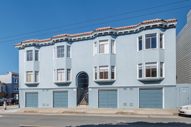Building Photo - 1586 Chestnut St