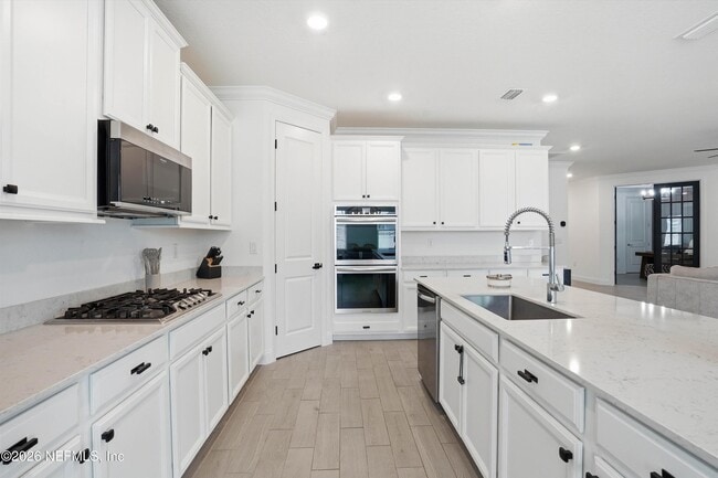 Building Photo - 73 Oaklawn Ct