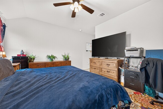 Building Photo - 811 Petunia Falls Ln