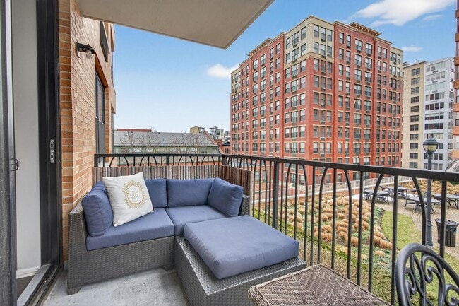 Building Photo - 2 Constitution Ct