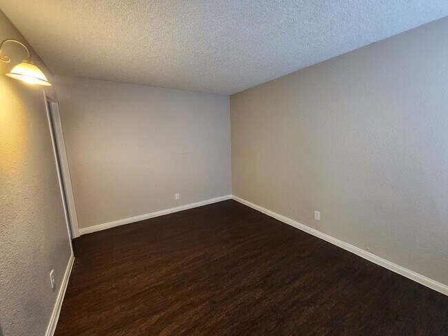 Building Photo - 1705 Breckenwood Ct