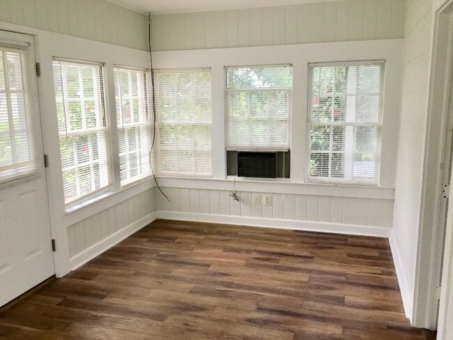 Building Photo - F&N FAIRHOPE COTTAGE