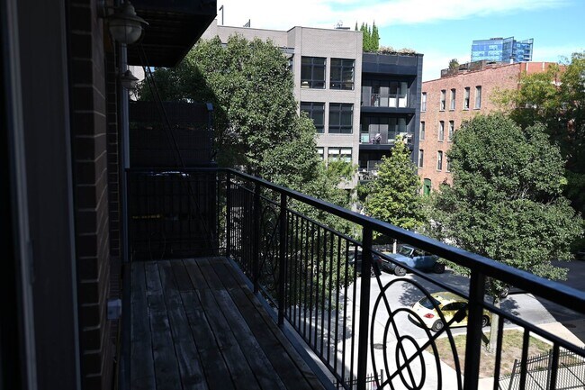 Building Photo - 529 N Racine Ave