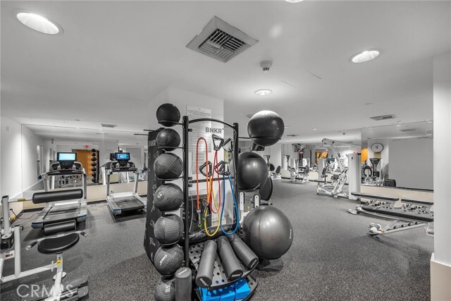 Building Photo - 13600 Marina Pointe Dr