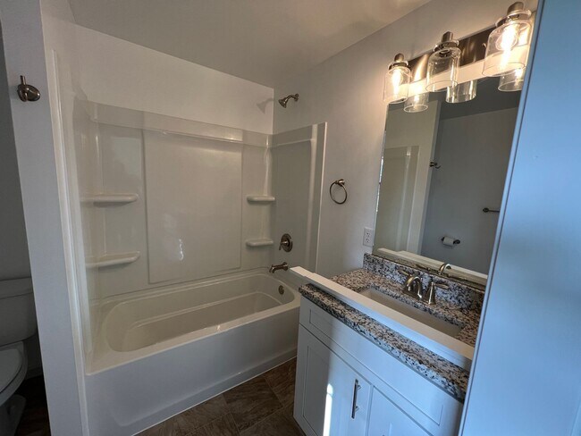 Building Photo - 3 Bedroom 3 Bath House Rental with Basemen...