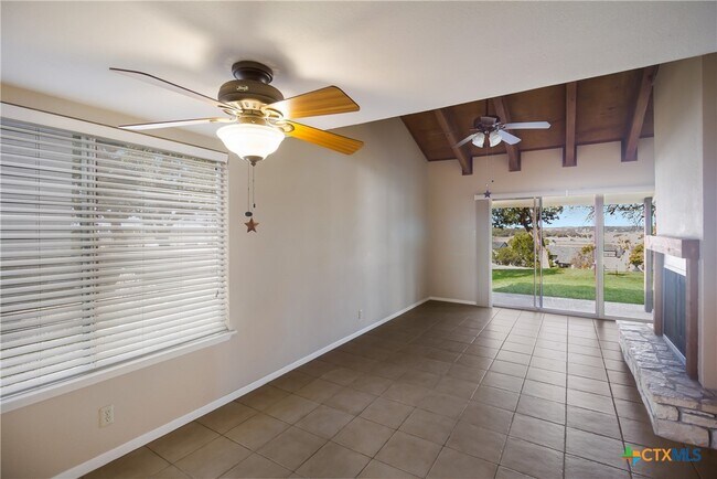 Building Photo - 1101 Parkview Dr