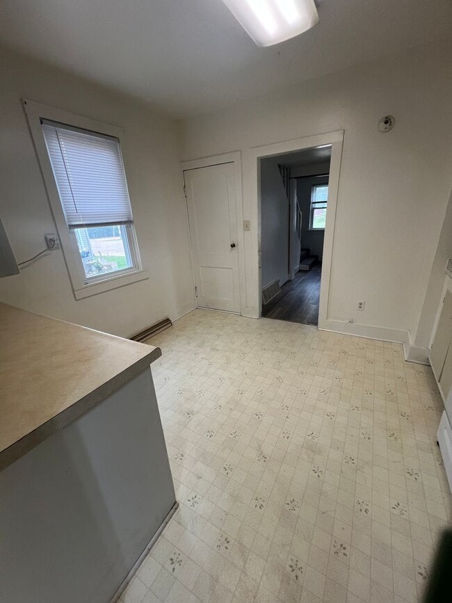 Building Photo - 209 Pine St