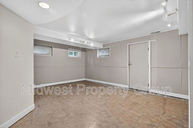 Building Photo - 4 Saratoga Ct