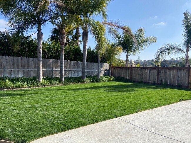 Building Photo - 3 Bedroom 2.5 Bath Home Near Lake Calavera!