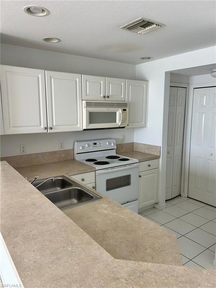 Building Photo - 4256 Liron Ave