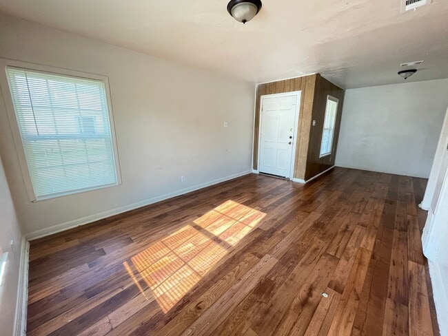 Building Photo - 1-Bedroom Duplex for Rent in Killeen