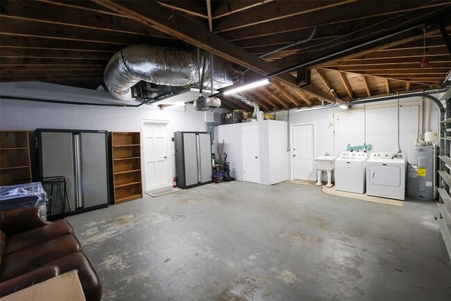 Building Photo - 1601 Palmwood Dr