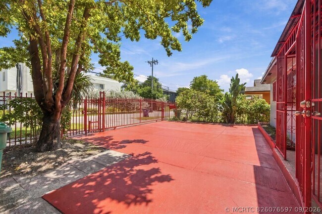 Building Photo - 4952 NW 21st Ave