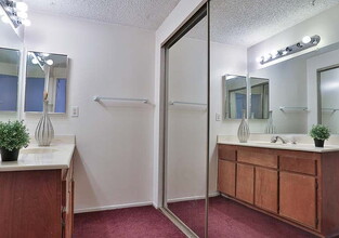Building Photo - "Charming 2-Bedroom Retreat with Spacious ...