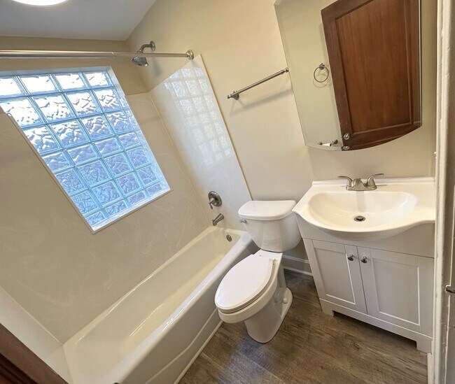 Building Photo - 24 W Tulane Rd