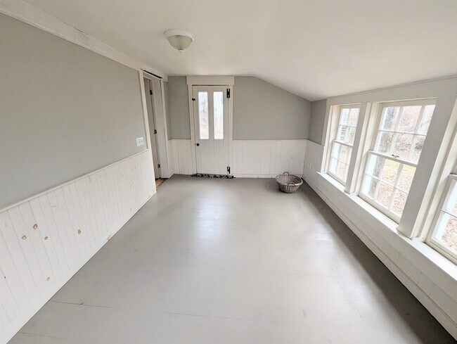 Building Photo - 33 Old Cemetery Rd