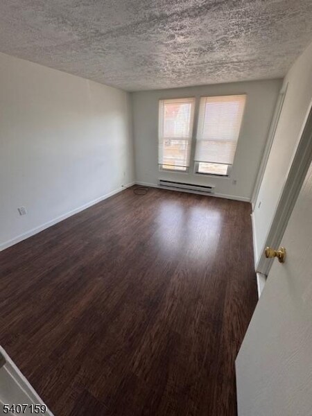 Building Photo - 81 N Day St