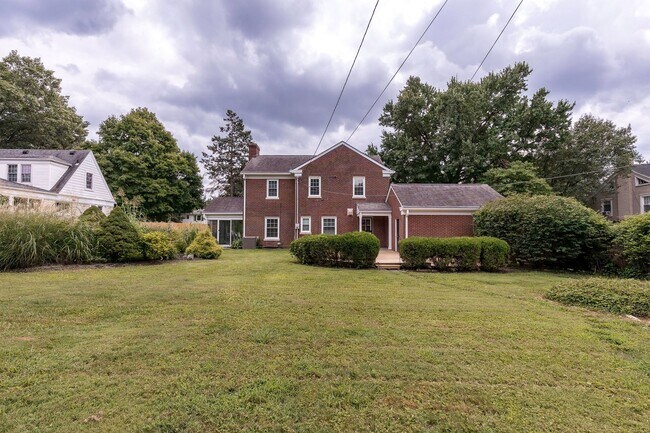 Building Photo - 1819 Fleming Rd