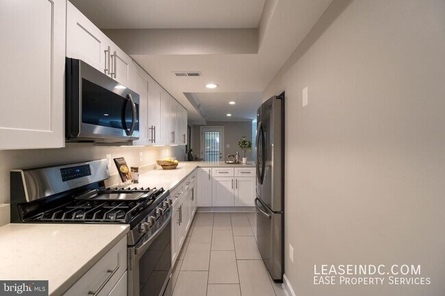 Building Photo - 1441 Clifton St NW