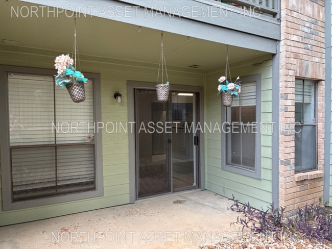 Primary Photo - Charming 4 beds 3 baths in Austin!