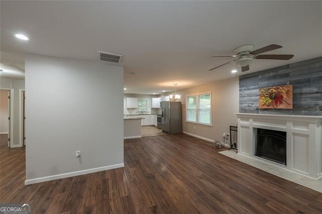 Building Photo - 257 Barfield Ave SW