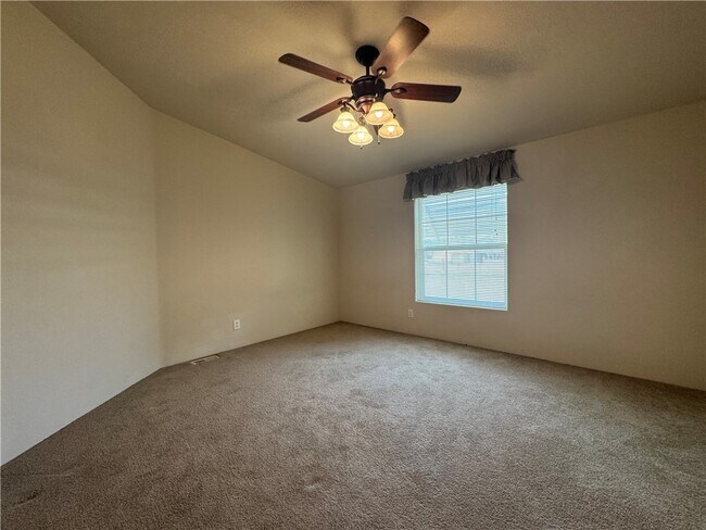 Building Photo - 10044 Kent Rd