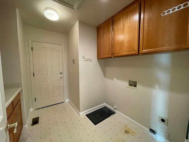 Building Photo - 1580 Rehrmann Dr