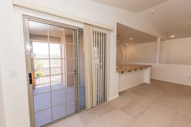 Building Photo - Available! 2 Bedroom Townhome inside Pacif...