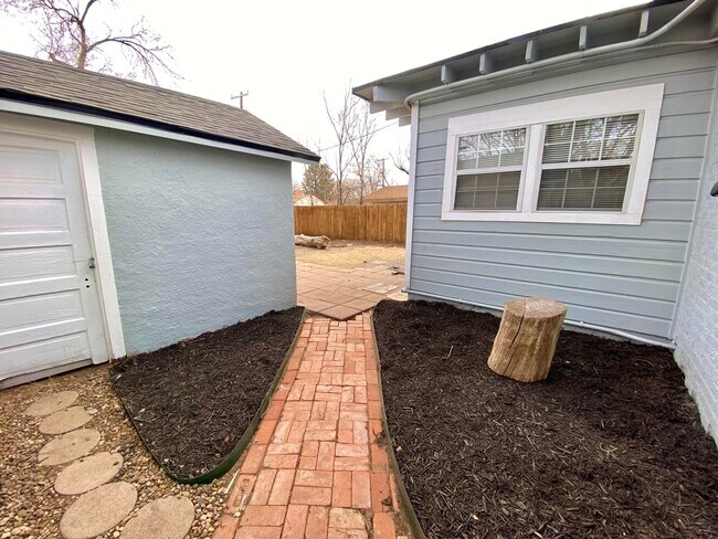 Building Photo - 1922 26th St