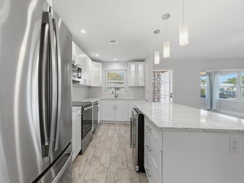 Building Photo - 270 High Point Blvd