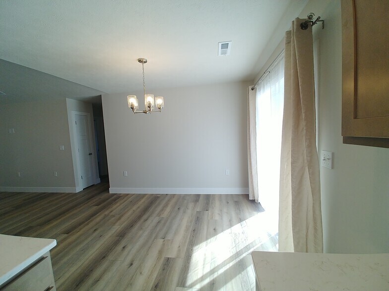 Building Photo - 1421 W Todd Ln