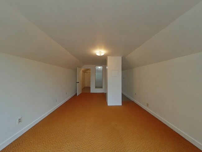 Building Photo - 2 Bedroom House ~ Close to Campus ~ Pet Fr...