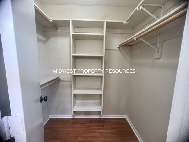 Building Photo - Refreshing & Tidy Lee's Summit Split for L...