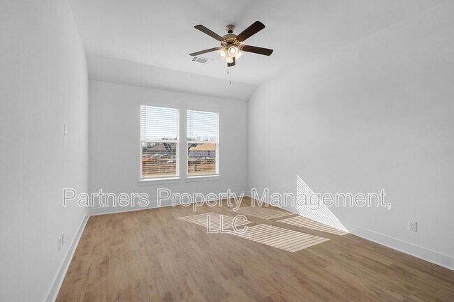 Building Photo - 411 W Taverner Xing