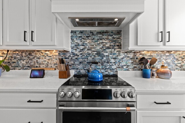 Building Photo - 105 Farmridge Wy