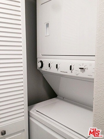 Building Photo - 1112 E Lexington Dr