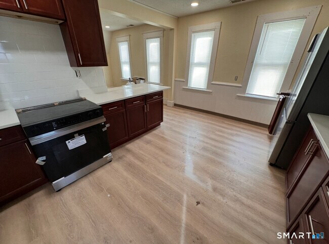 Building Photo - 149 Glen St