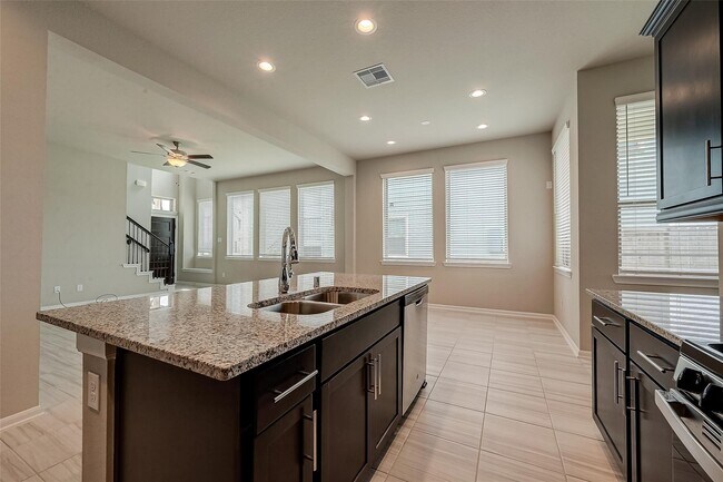 Building Photo - 2559 Terrace Point Dr