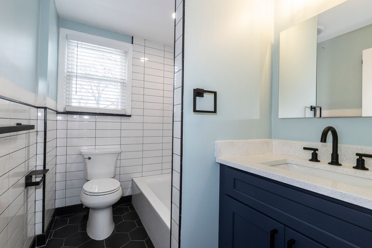 Building Photo - 23 Gates Ave