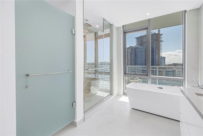 Building Photo - 400 Central Ave