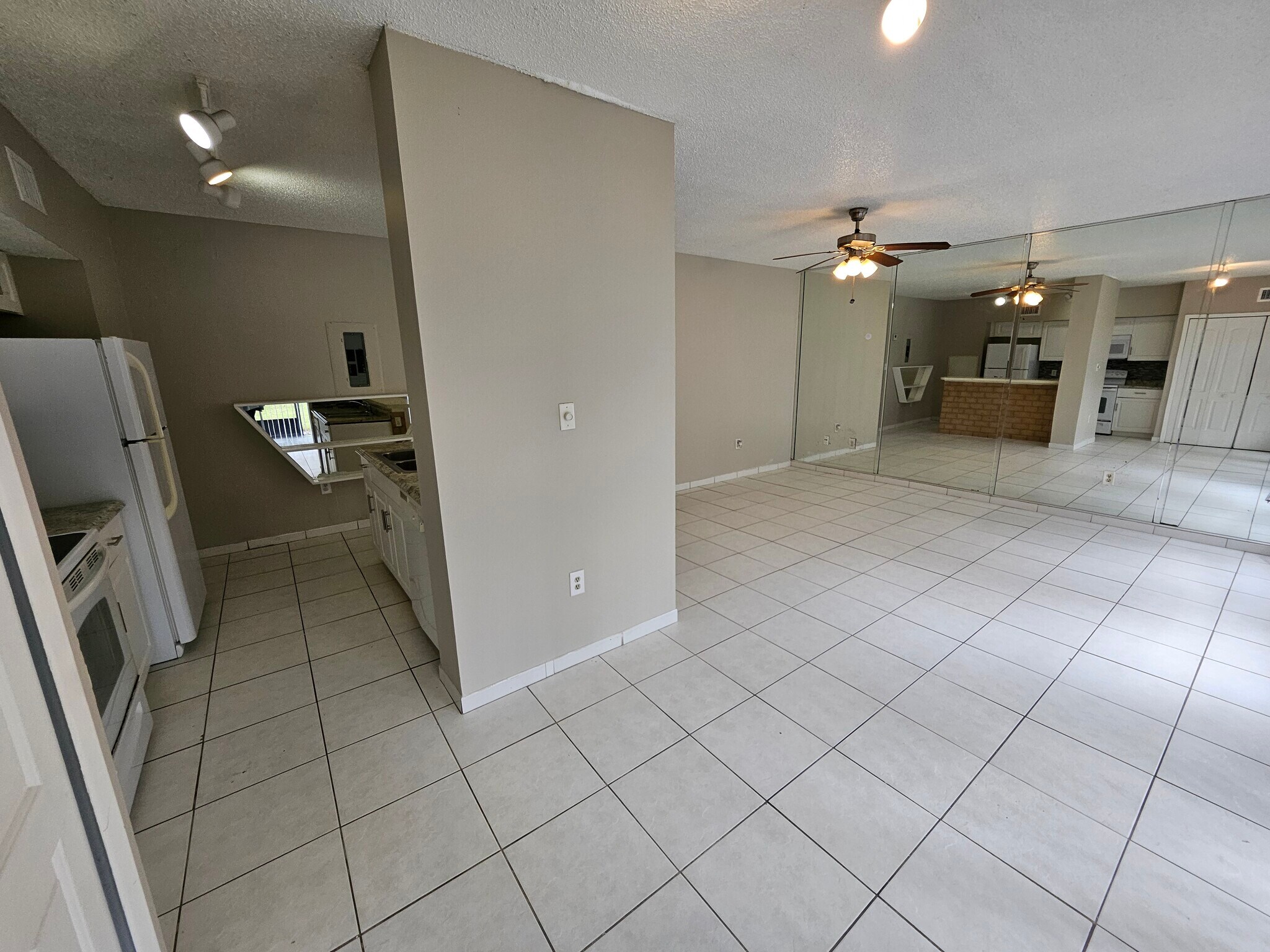 Building Photo - 4718 Chevy Pl