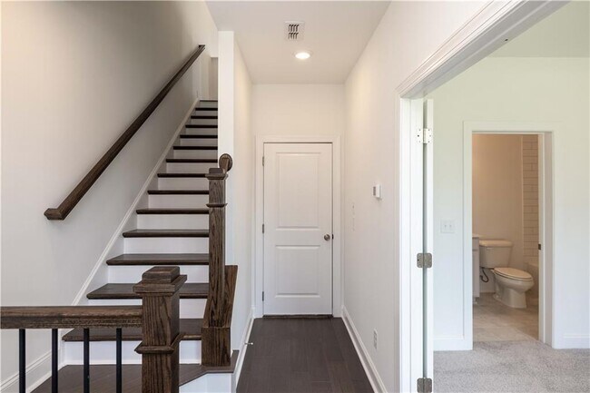 Building Photo - 530 Healy Dr